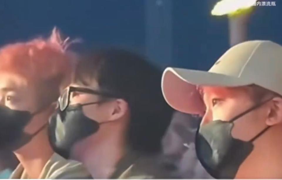 共存的现代, 三人统一黑, 刚刚在澳门