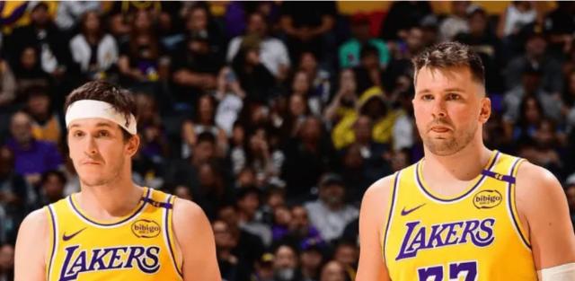 夫斯肩上 夫斯肩上