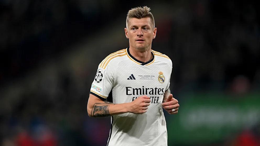 英超俱乐部, 克罗斯笑着 英超俱乐部, 克罗斯笑着